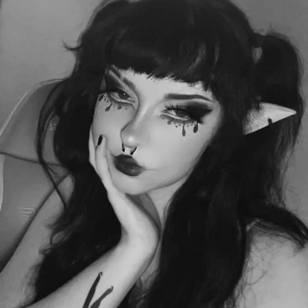 𝐇𝐚𝐥𝐥𝐨𝐰