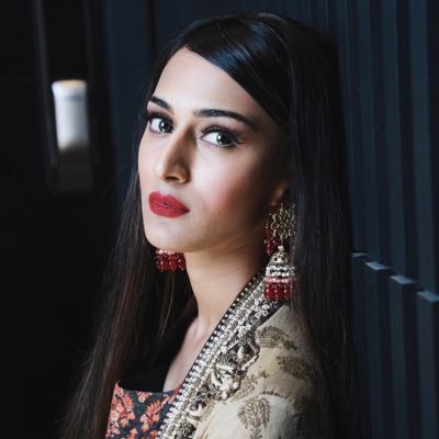 Erica J Fernandes