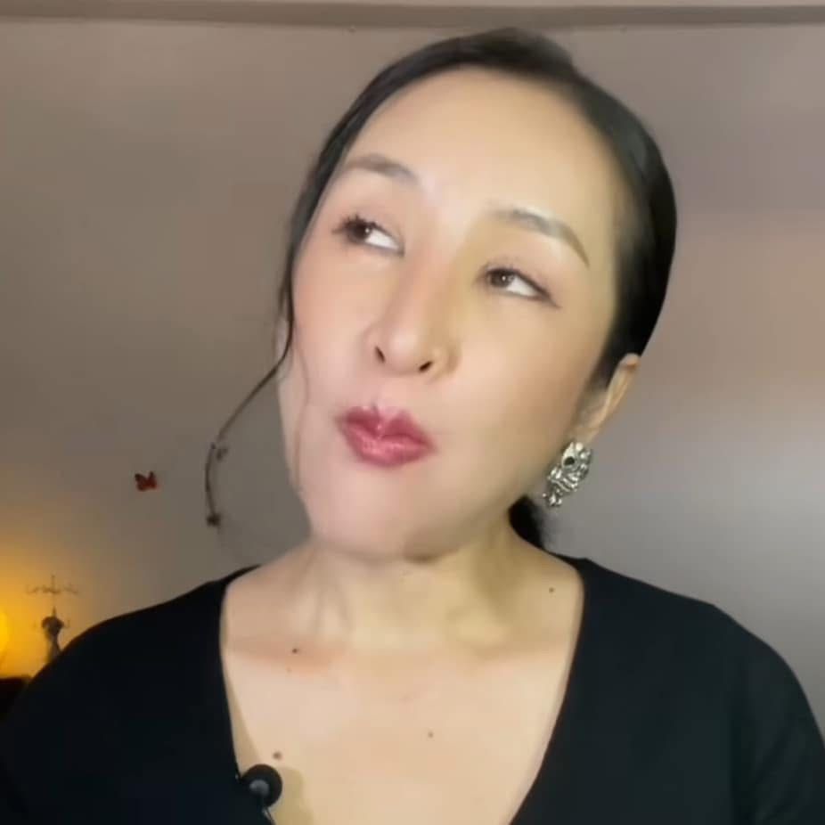 Miss Trongphak (พี่โอ๋)