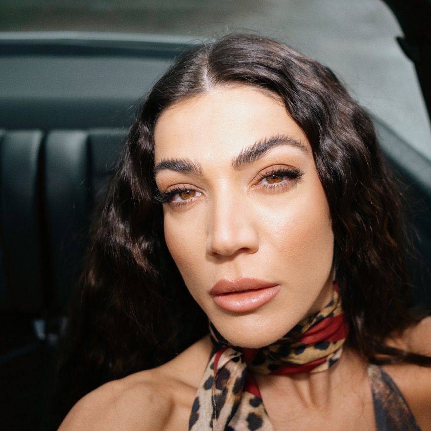 Ivi Adamou