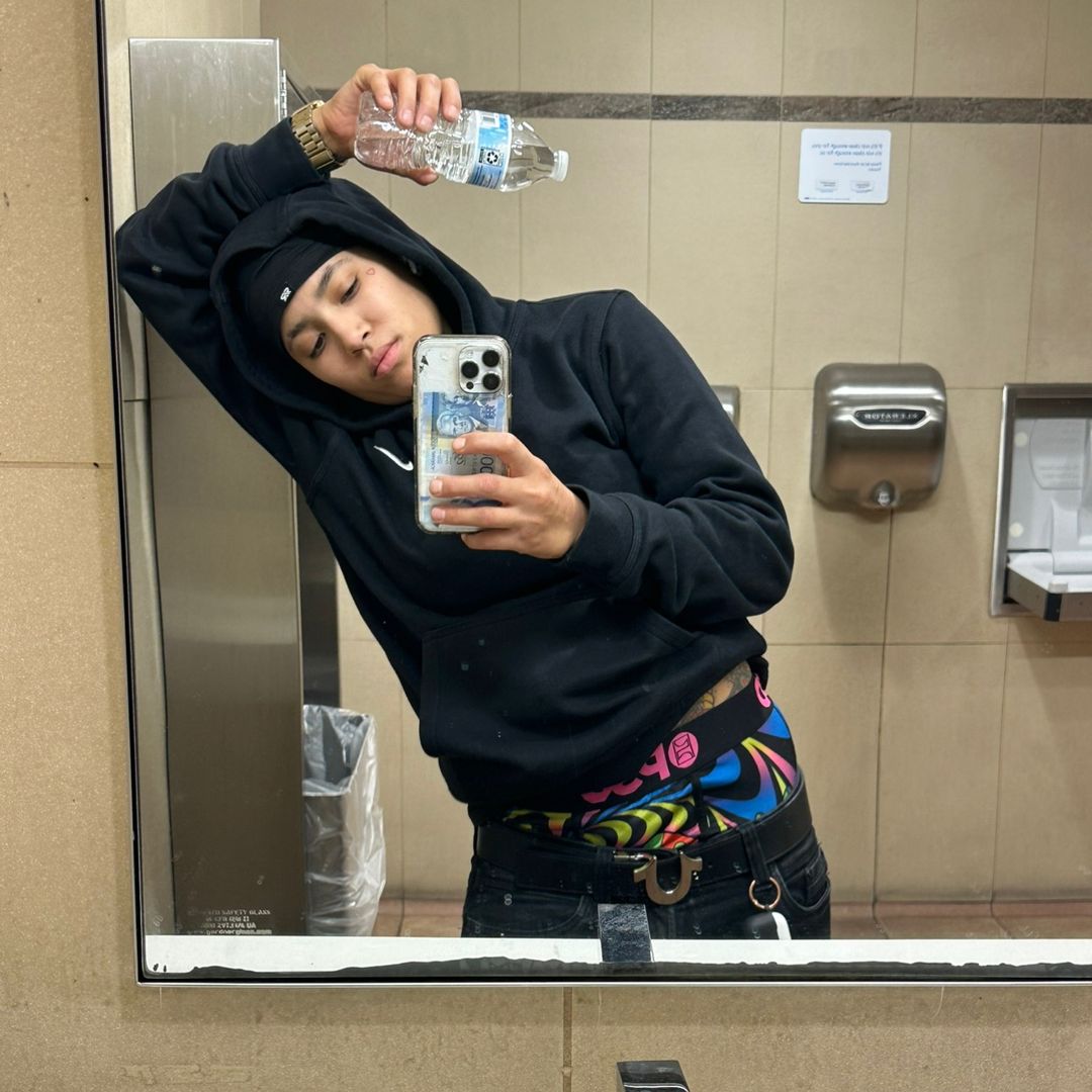 ひ Your Fav Eater😋🏳️‍🌈