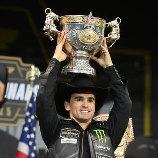 𝐉𝐨𝐬𝐞́ 𝐕𝐢𝐭𝐨𝐫 𝐋𝐞𝐦𝐞