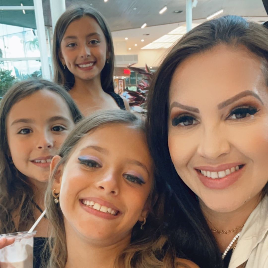 Juliana e trigêmeas