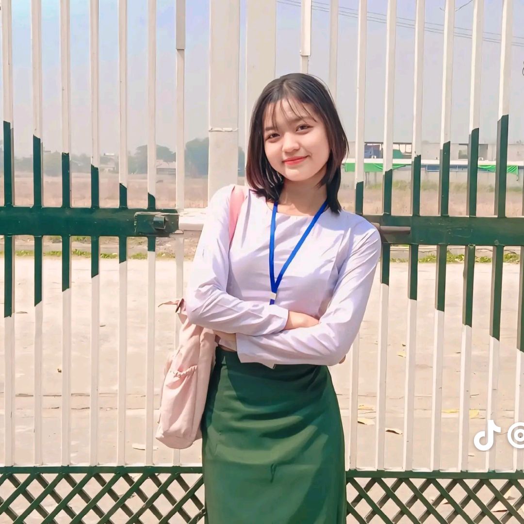 ကျောင်းသူလေး