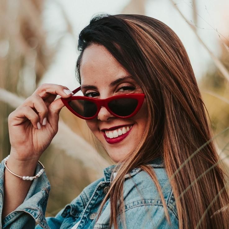 La chica del microfonito