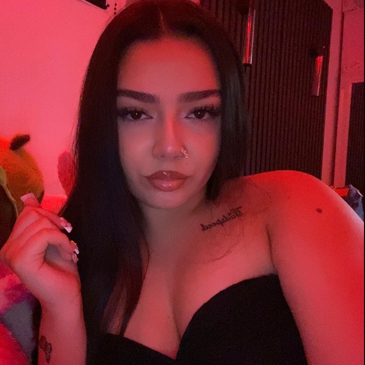 ⭐️Latina.witdahoodie⭐️