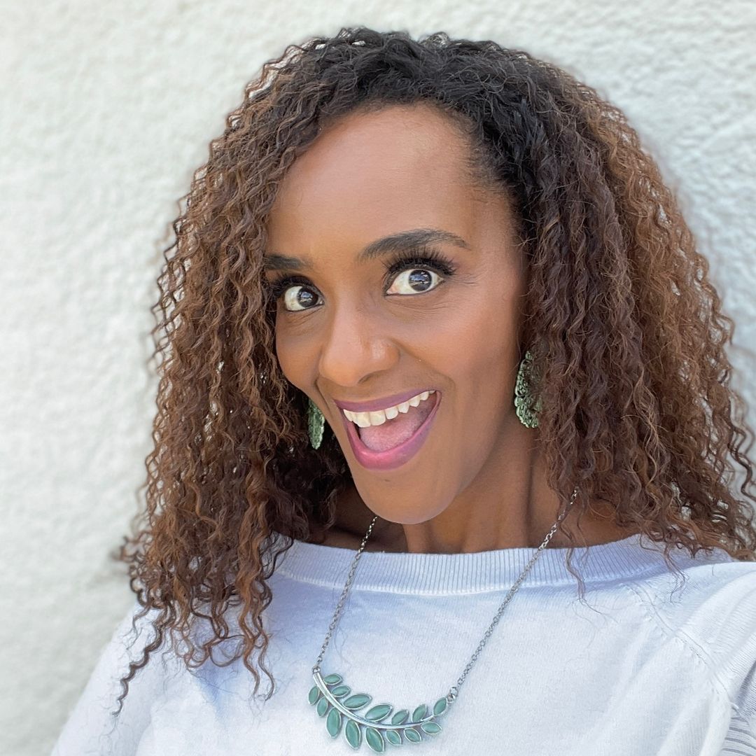 LauraLashae | Daily Scroll Fix