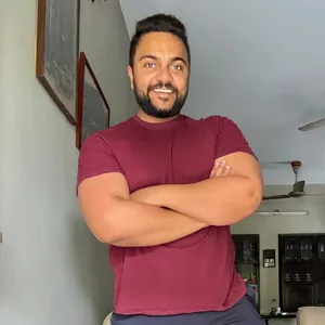 K A S H | Travel Vlogger