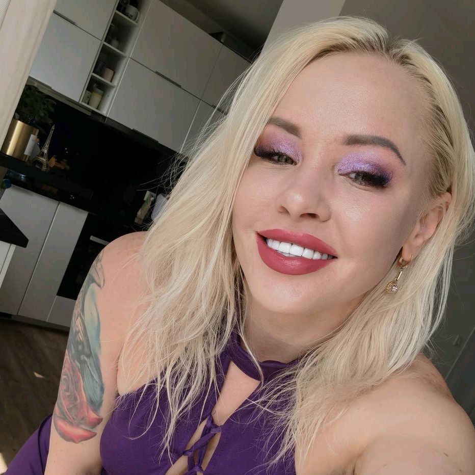 Lola Taylor