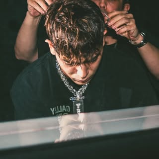 Yb