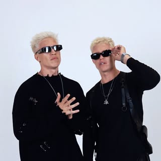 MAD TWINZ