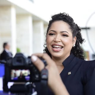 Juliana Oneal  🎶 La Guerrera