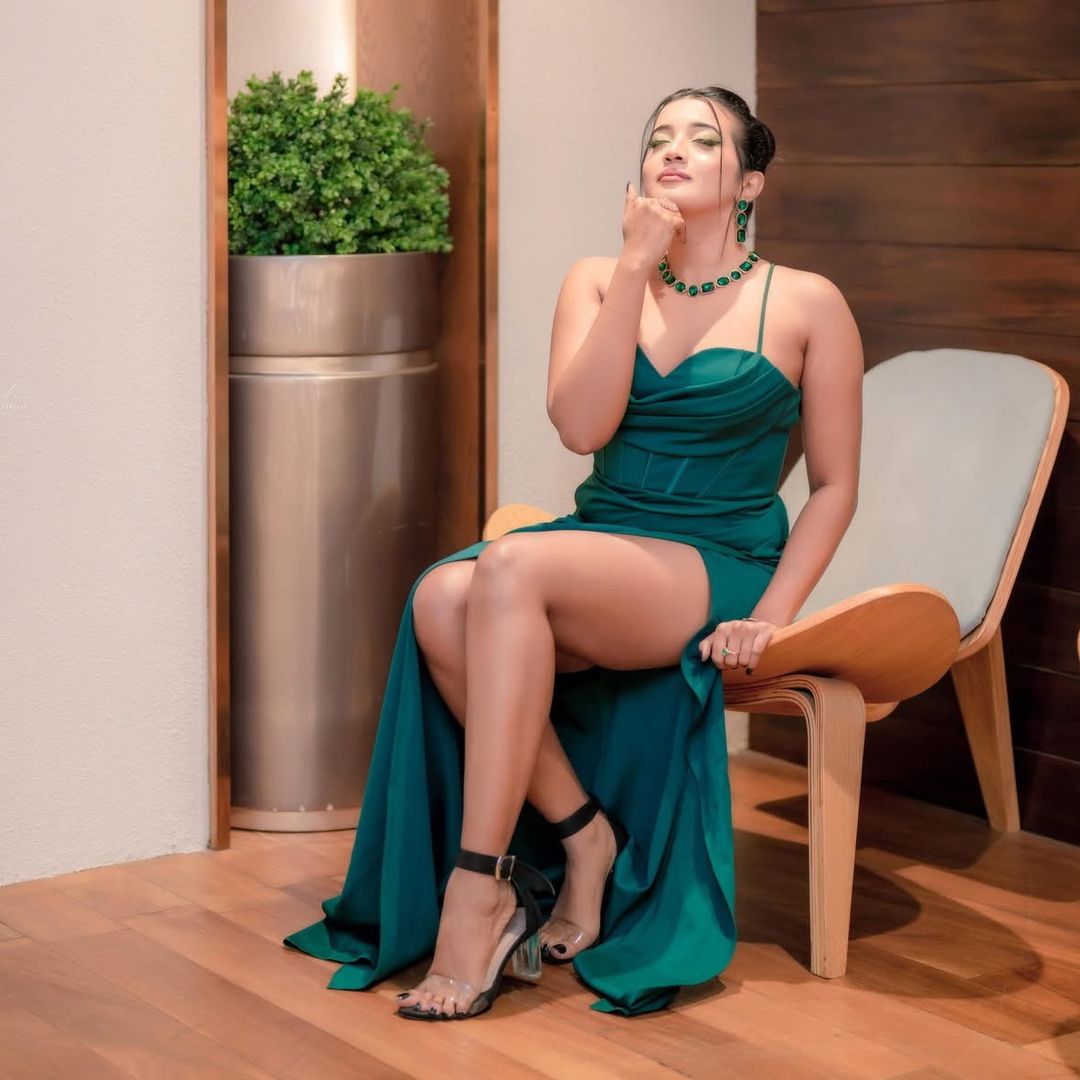 Manee girl🇱🇰🇦🇪🇮🇹🇨🇾