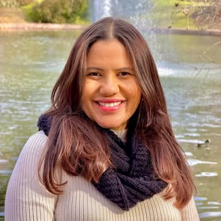 MÉRCIA LORENA 🎬 ✝️ 🌎