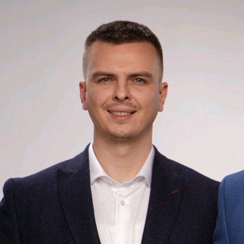 Милош Парандиловић