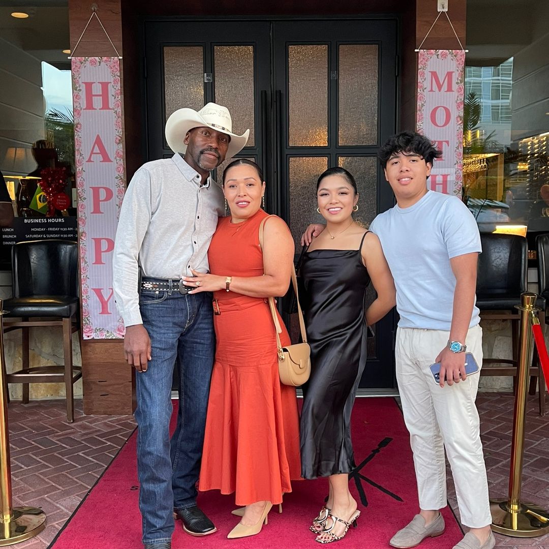 Mirna Mejia y familia