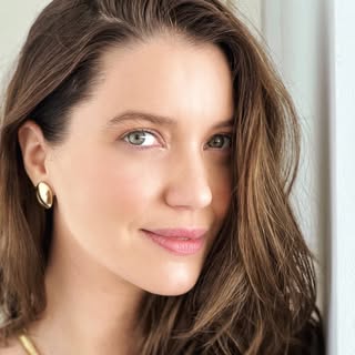 Nathalia Dill
