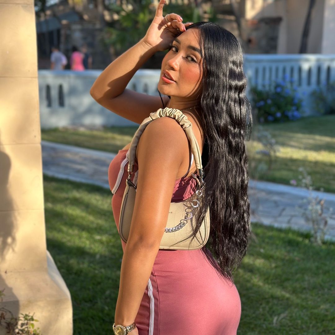 Nickiari28