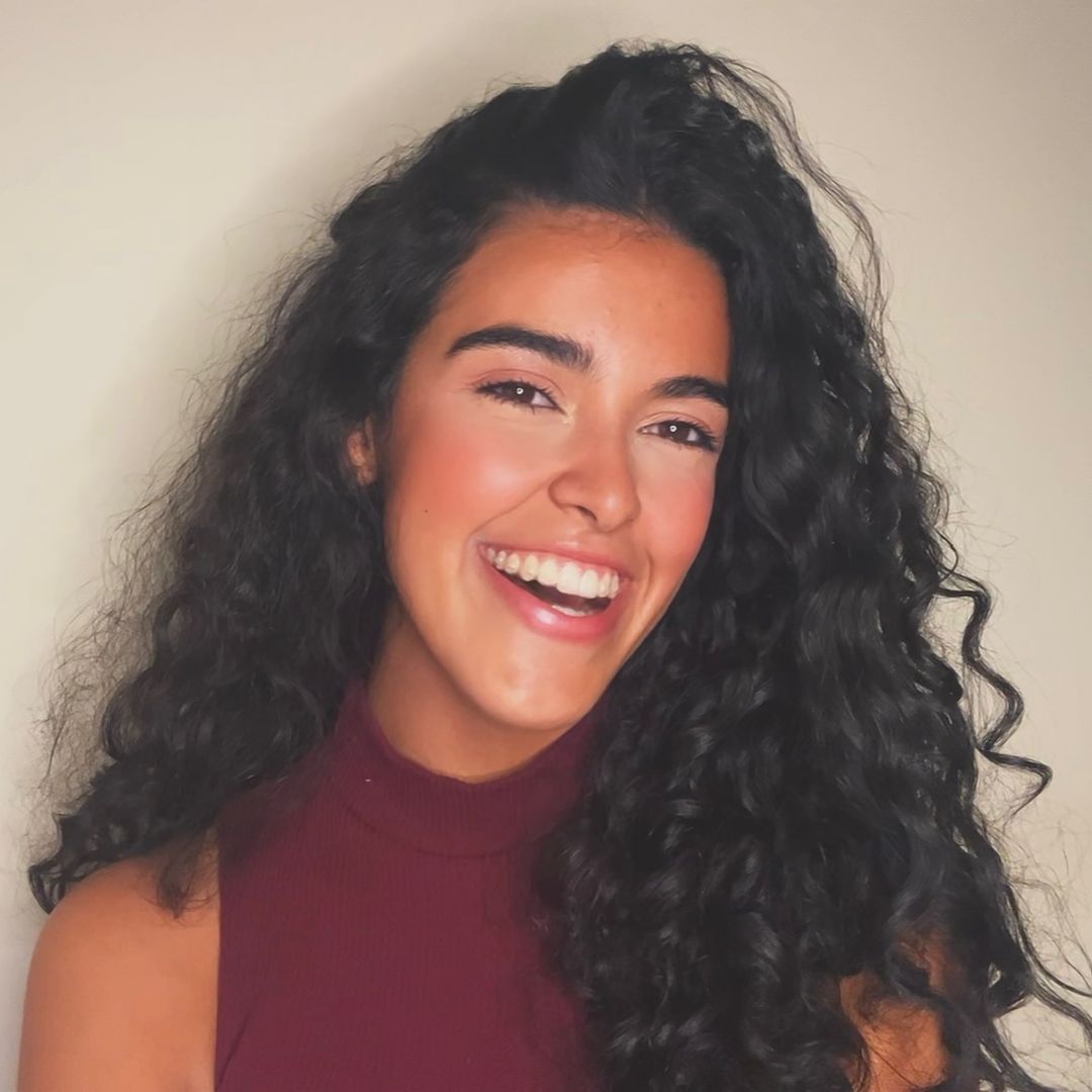 ninamedeirosoficiall