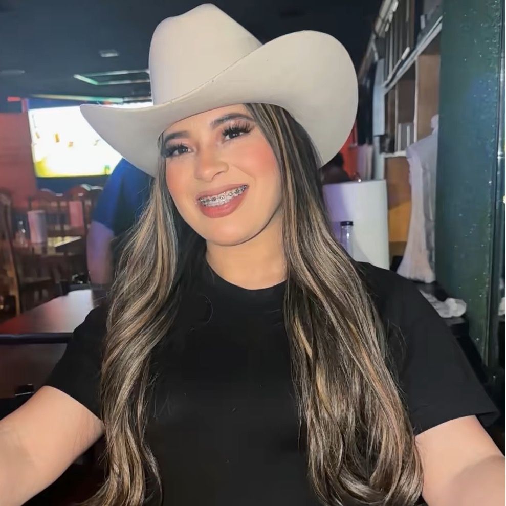 Vaquerita👩🏻‍🌾 latina