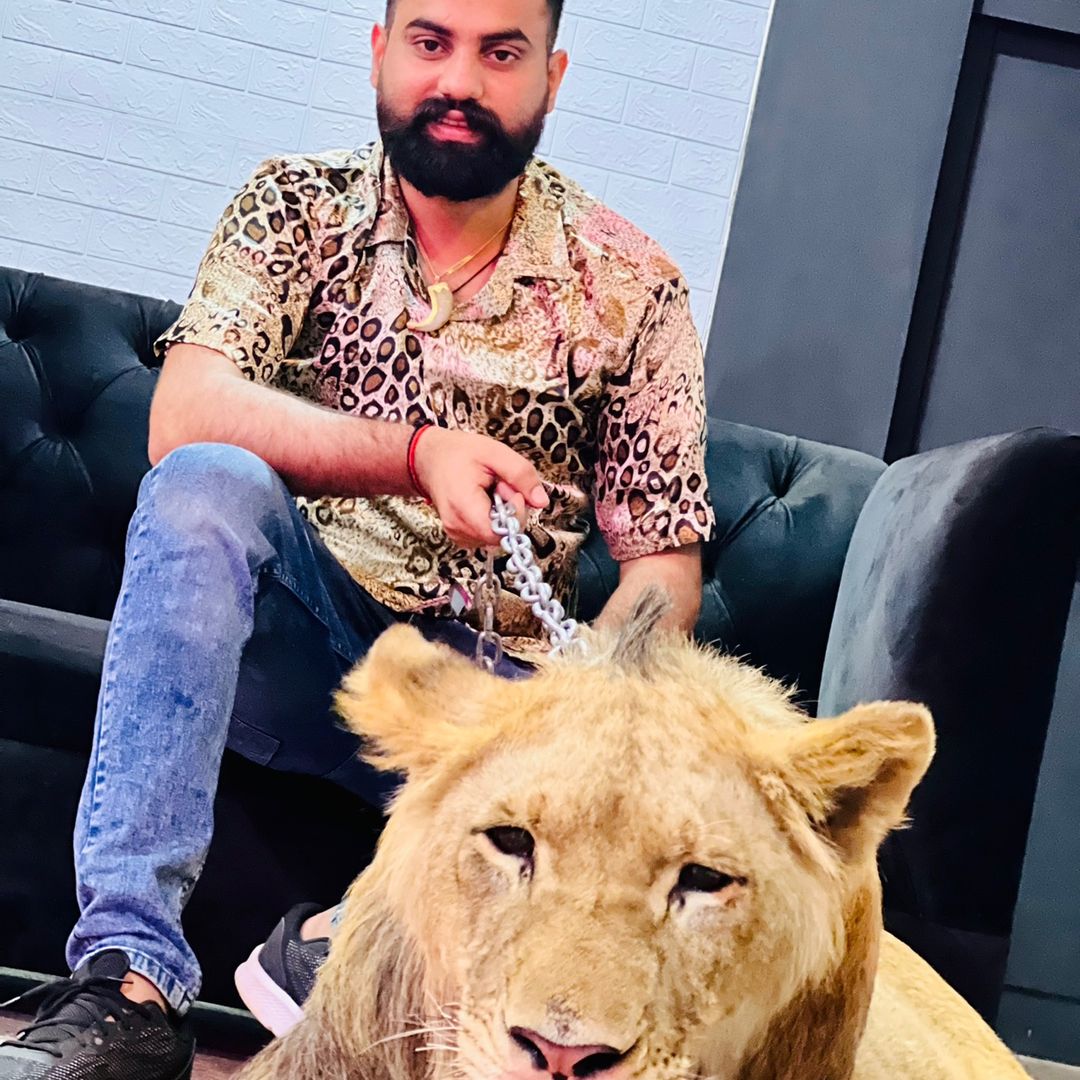 AwaisAhmad 🦁🦁👑👑