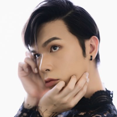 น้อยหนึ่งเมคอัพ