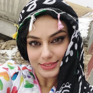 نسرین حسینی