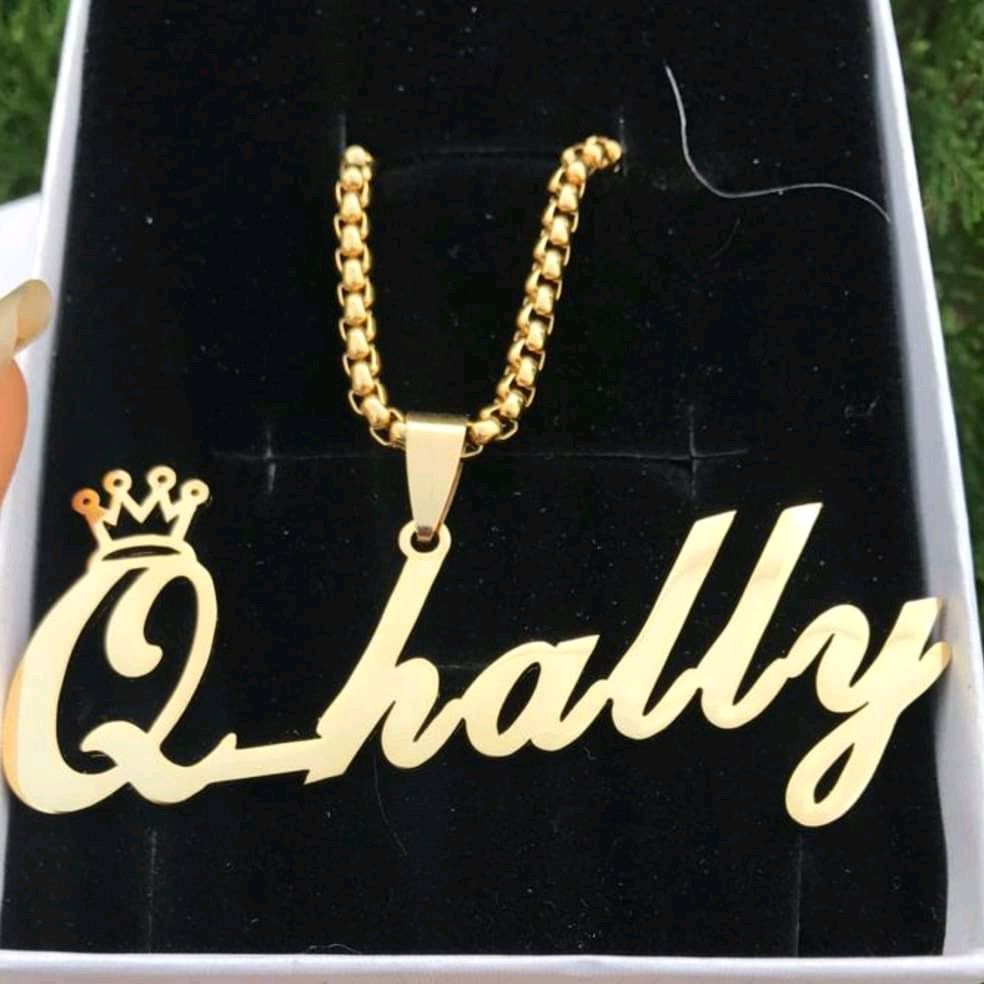 Queenhally01