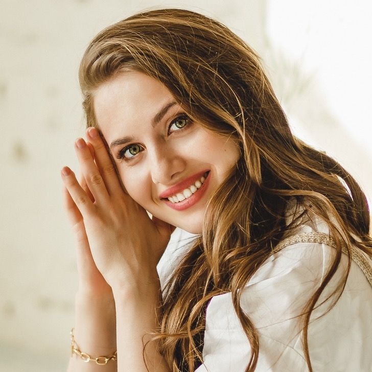 Юрист Елена Саакова