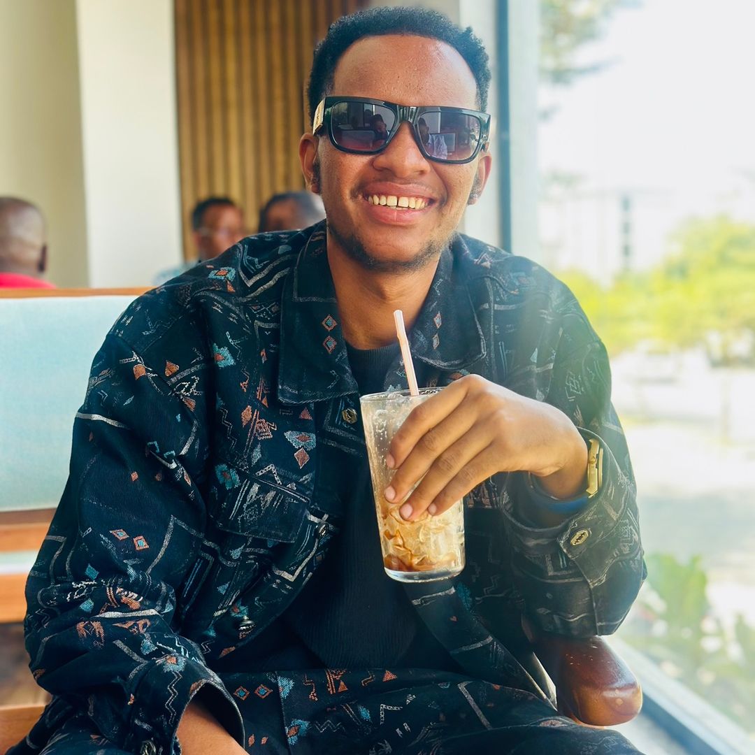 Seer Melka Jhon ( ብርሃን መጣ )