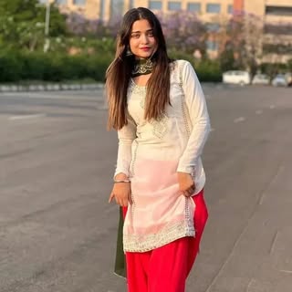 👑Simmu kaur Dhillon👑