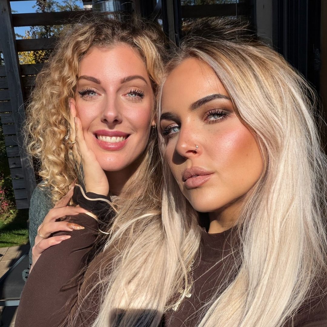 Jenny & Karina | Social Queens