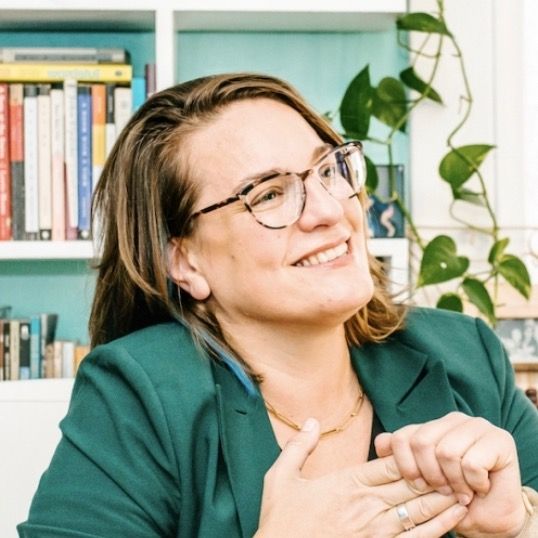 Julie 🌟Systems Gal