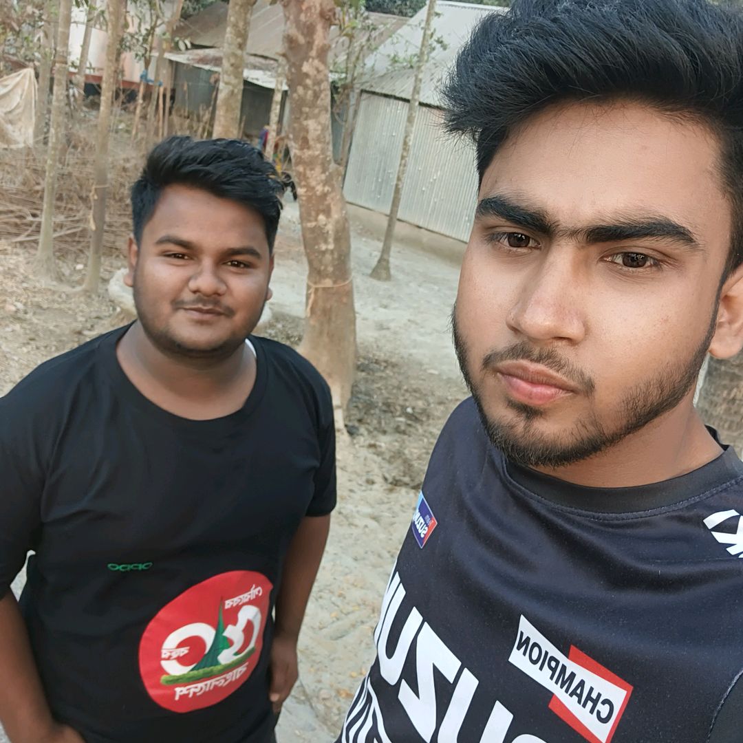 এক রাতেই ভাইরাল