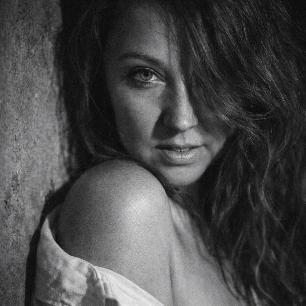 Dee West