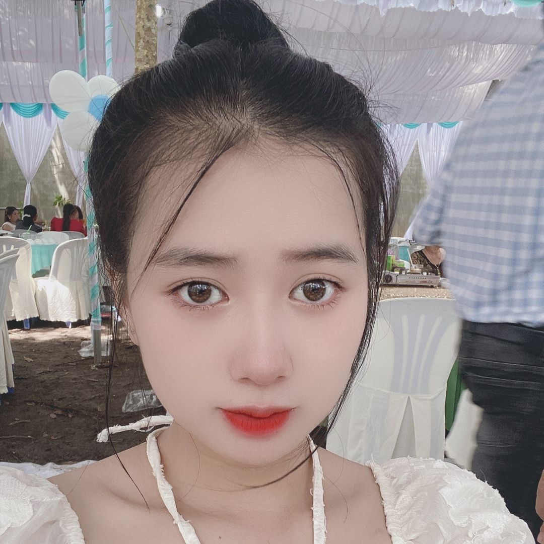 Thuỳ Trâm 2k1