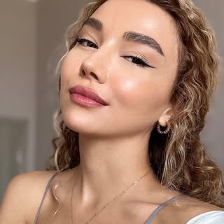 Üzel Kərimova 🦋