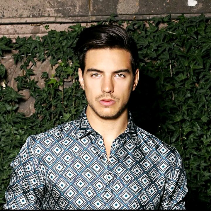 Vadhir Derbez