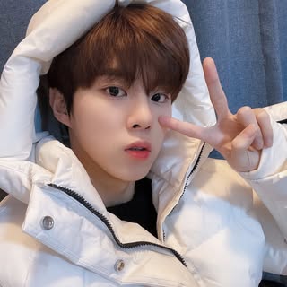 김우석
