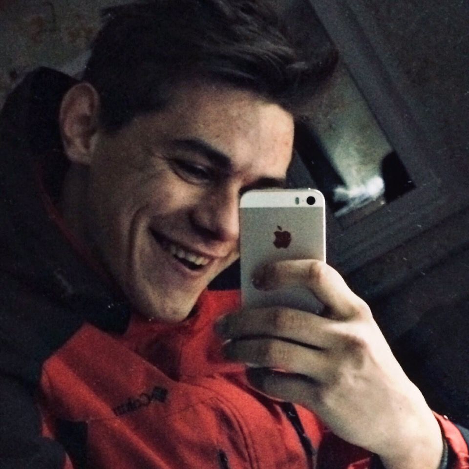 Грустный мальчик❤️
