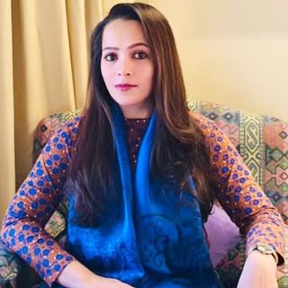 Zainab Balsara | OneStroke Floral Artist 🇮🇳